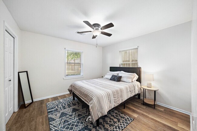 Building Photo - 3330 Avenue O 1/2