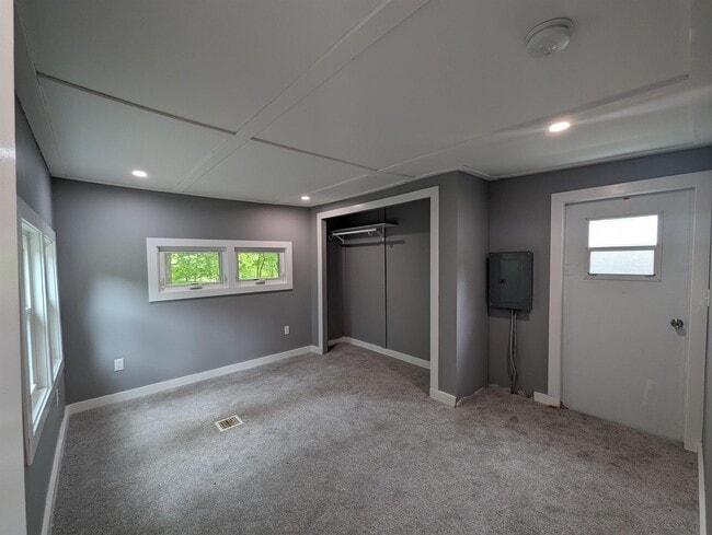 Building Photo - 8 Lower Landing Rd