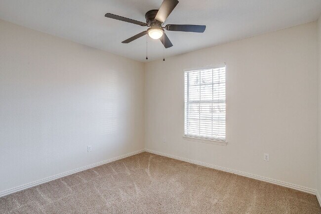 Building Photo - Charming 3 Bed 2 bath with Scenic Views, on quiet cul-de-sac in Cleburne!