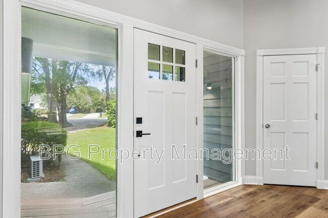 Building Photo - 15 Glenkirk Dr