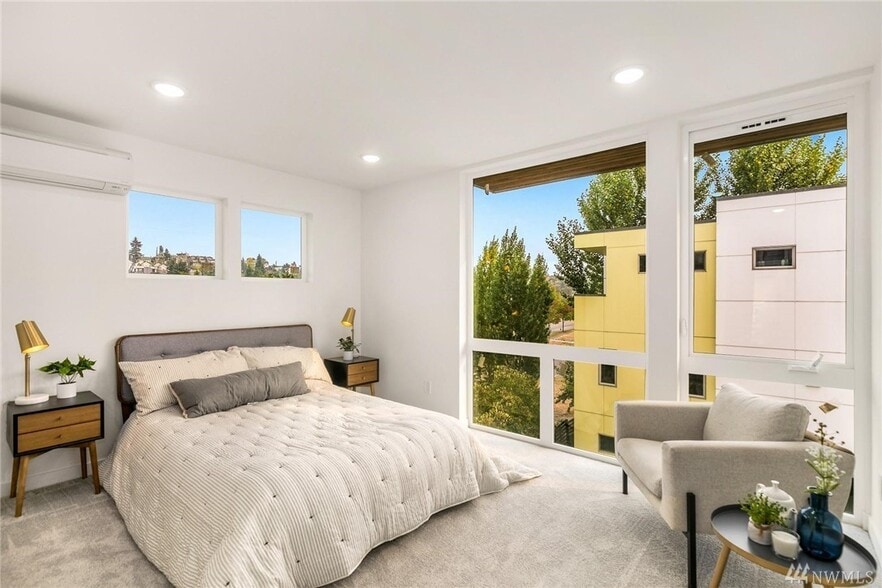 Building Photo - 2609 S Judkins St