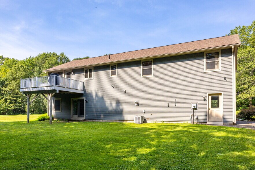 Building Photo - 84 Eastwood Dr