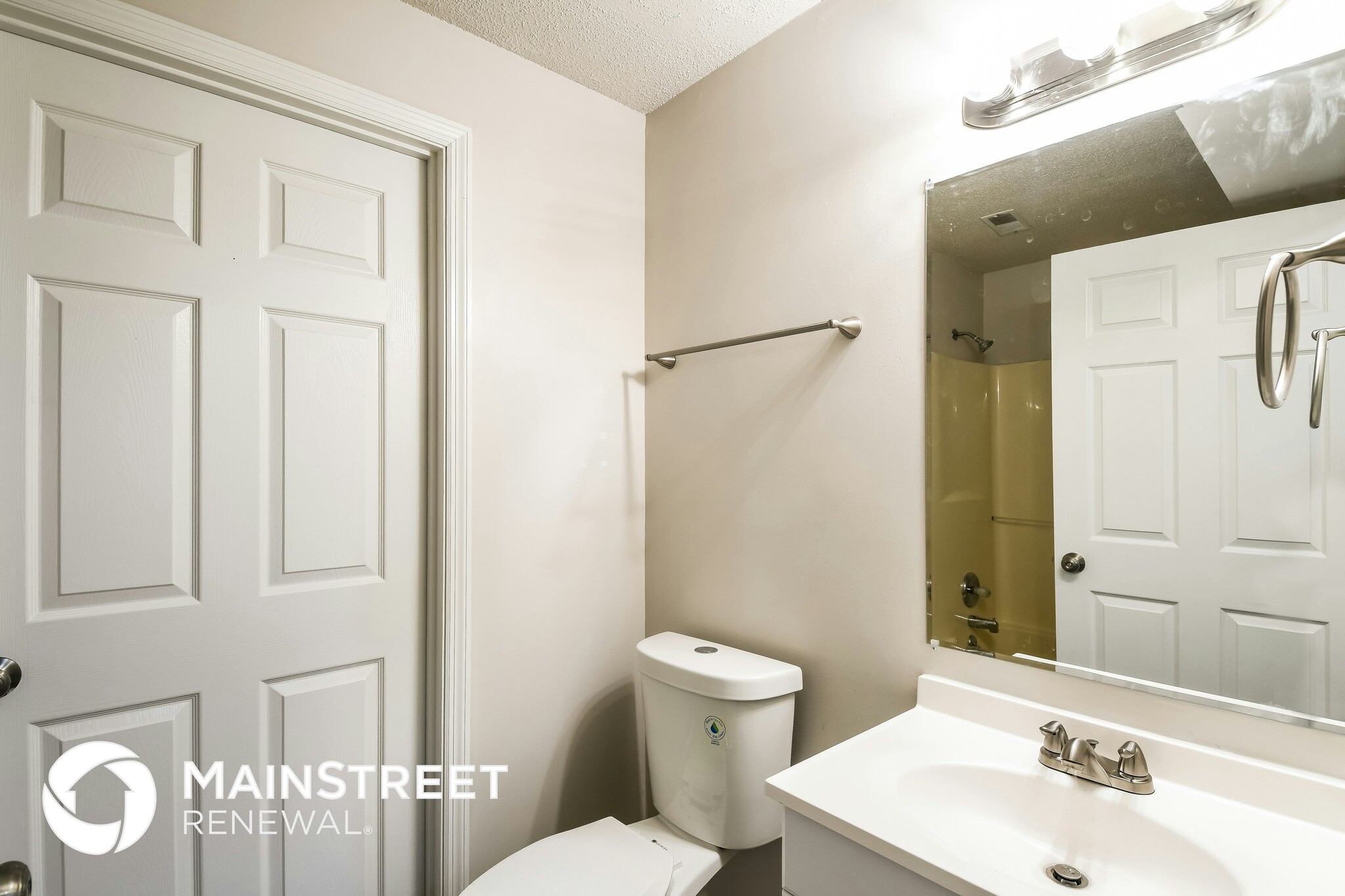 Building Photo - 3304-3305 5 Oaks Dr