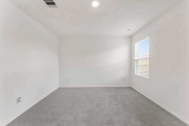 Building Photo - 706 Umbrella Tree Dr