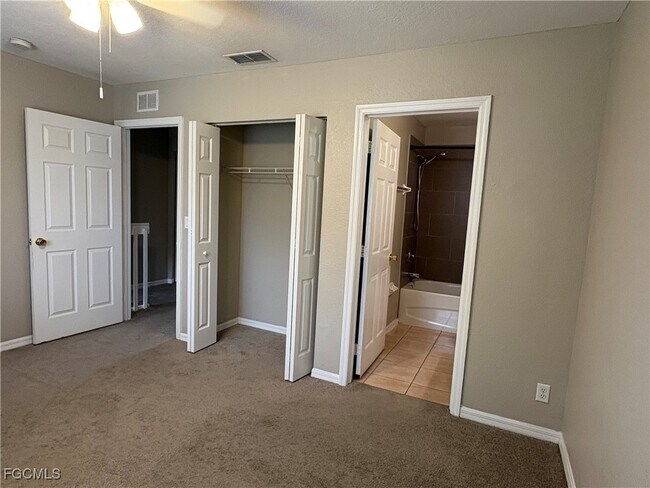 Building Photo - 10101 Poppy Hill Dr