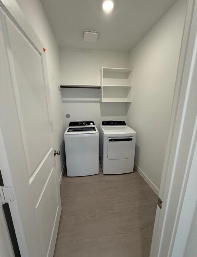 Building Photo - 16052 Tallis Dr