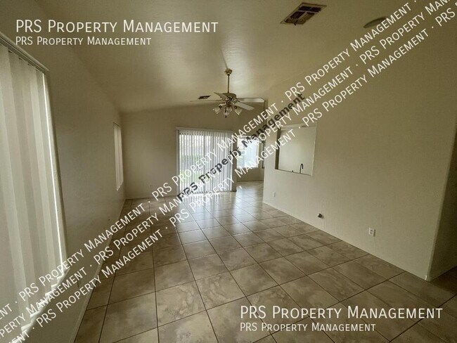 Building Photo - 1030 W Saragosa St