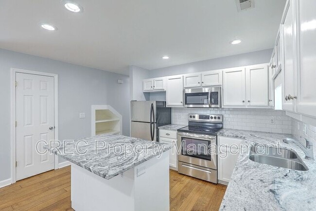 Building Photo - 2882 Mackenzie Ct