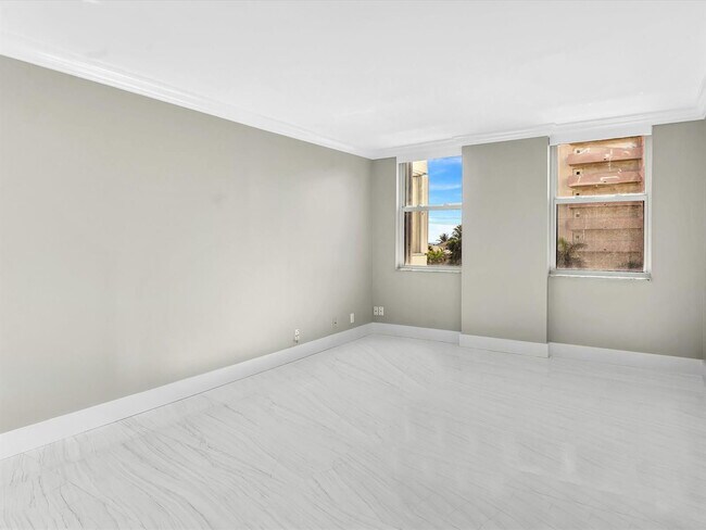Building Photo - 1150 Hillsboro Mile Apt #1150, Hillsboro B...