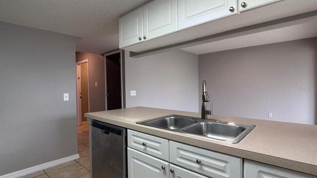 Building Photo - 211 Caribbean Dr