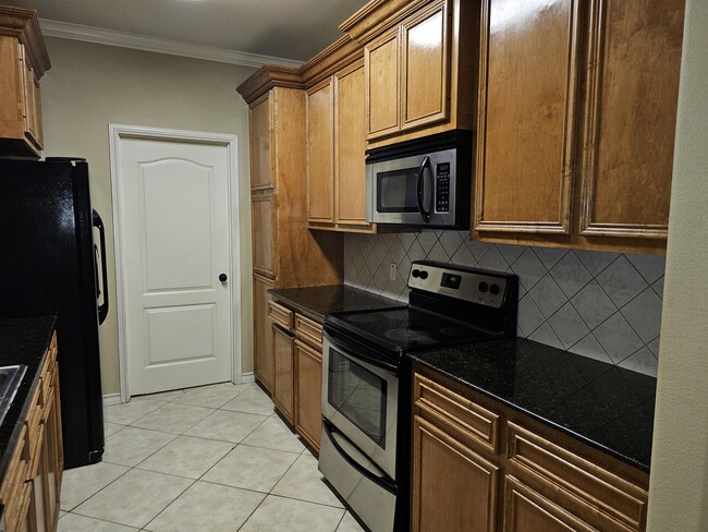 Building Photo - 6214 Manresa Dr