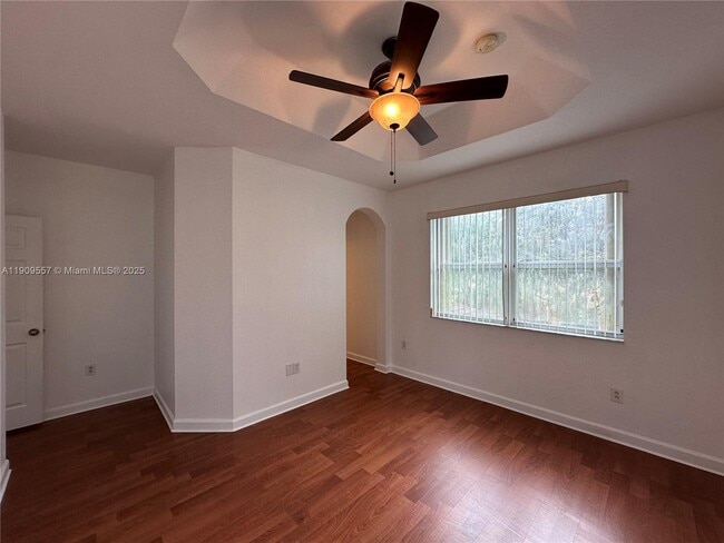 Building Photo - 3370 NE 14th Dr