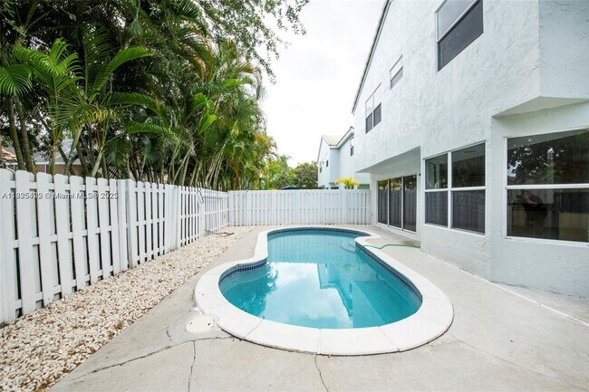 Building Photo - 1127 SW 104th Way