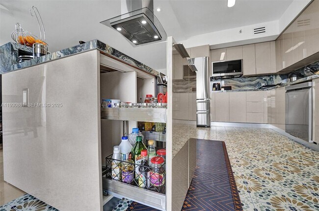 Building Photo - 3530 Mystic Pointe Dr