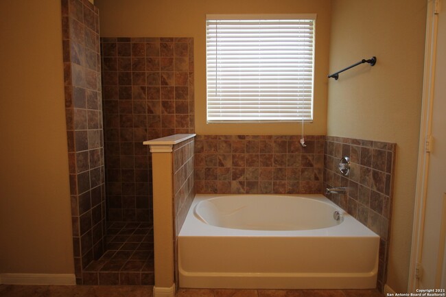 Building Photo - 398 Pecan Meadows