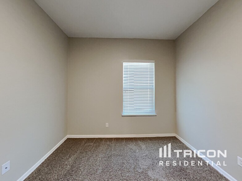 Building Photo - 606 Arlington Ct