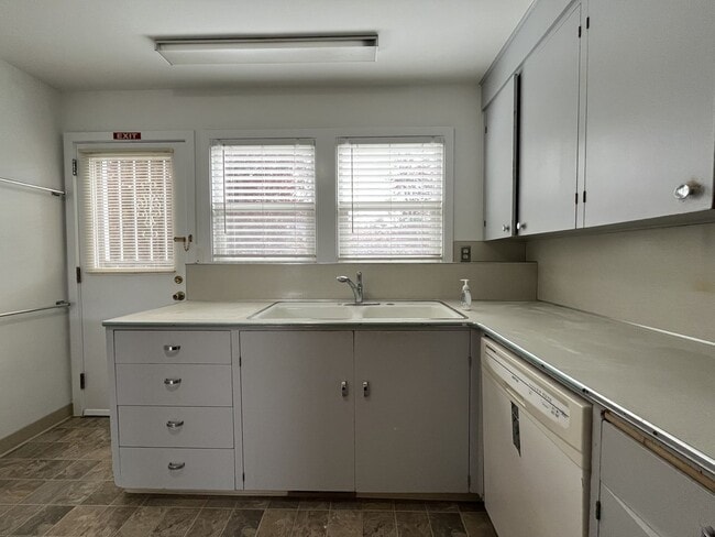 Building Photo - Expansive 4BR 2,900+ Sq Ft Home with Theater-Style Living Room & Bonus Hobby Workshop