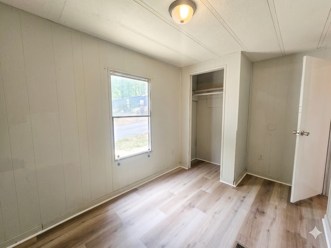 Building Photo - 412 McElhaney Rd
