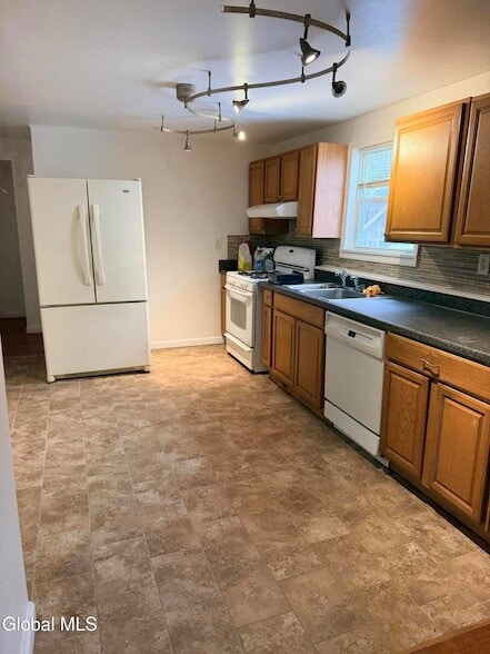 Building Photo - 200 Mohawk St