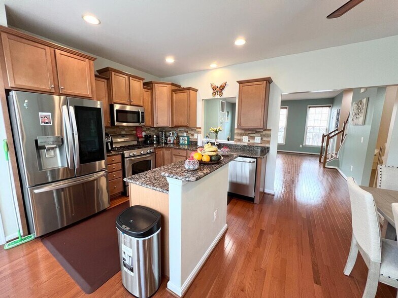 Building Photo - 1604 Sebring Ct