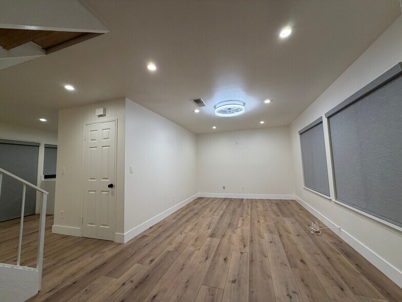 Building Photo - 3832 Chelsea Dr