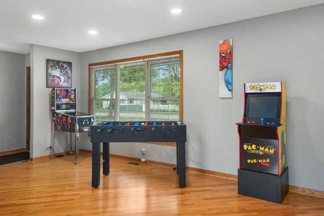 Building Photo - 255 Banbury Ave