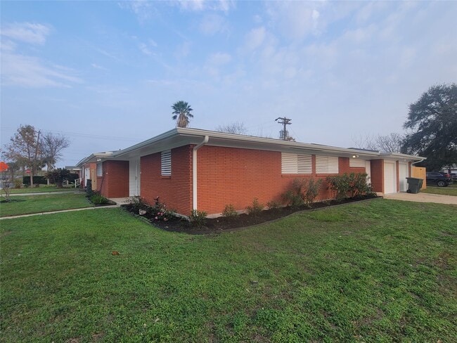 Building Photo - 107 Avalon Way