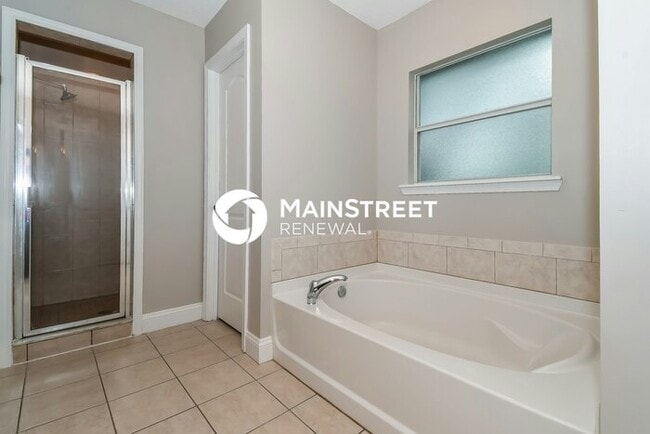 Building Photo - 3 Bedroom Pet-Friendly Home in Jacksonville, FL with Main Street Renewal