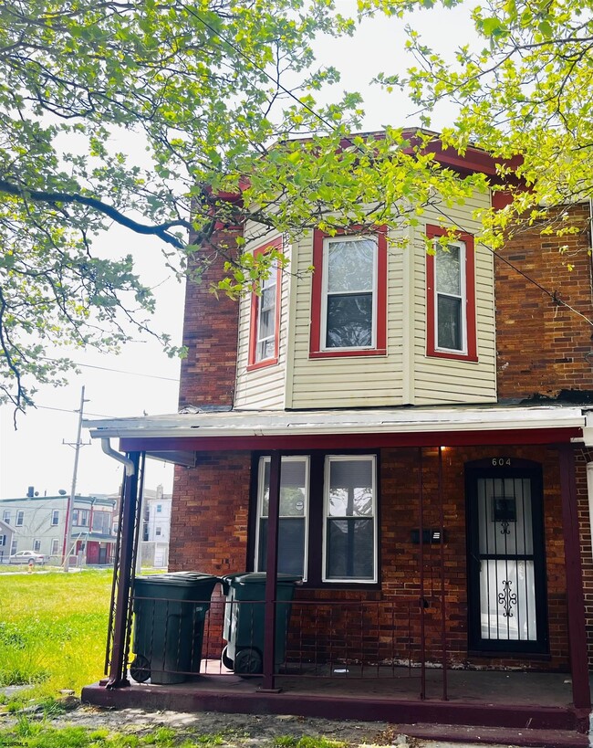 Primary Photo - 604 N Indiana Ave