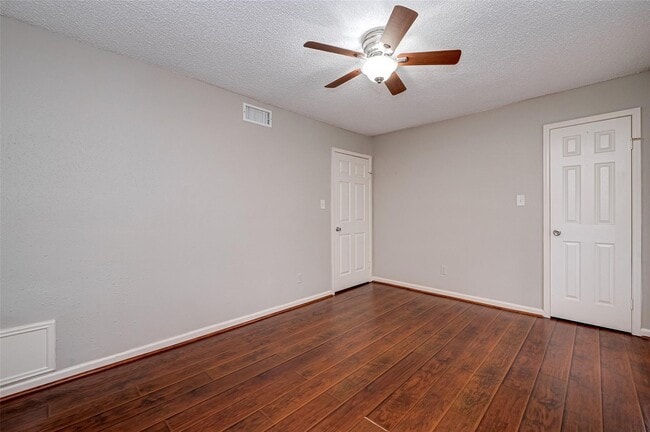 Building Photo - 10615 Briar Forest Dr