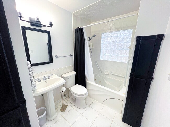 Primary Bathroom (1st Floor) - 38 Volusia Ave
