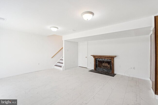 Building Photo - 14844 Cherrydale Dr