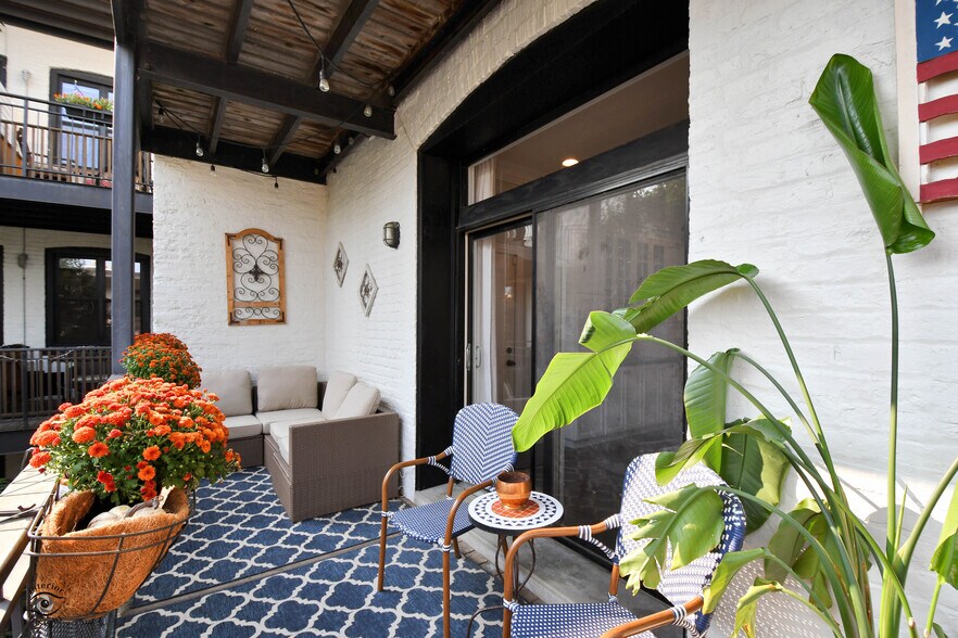 Building Photo - 211 W Saint Paul Ave