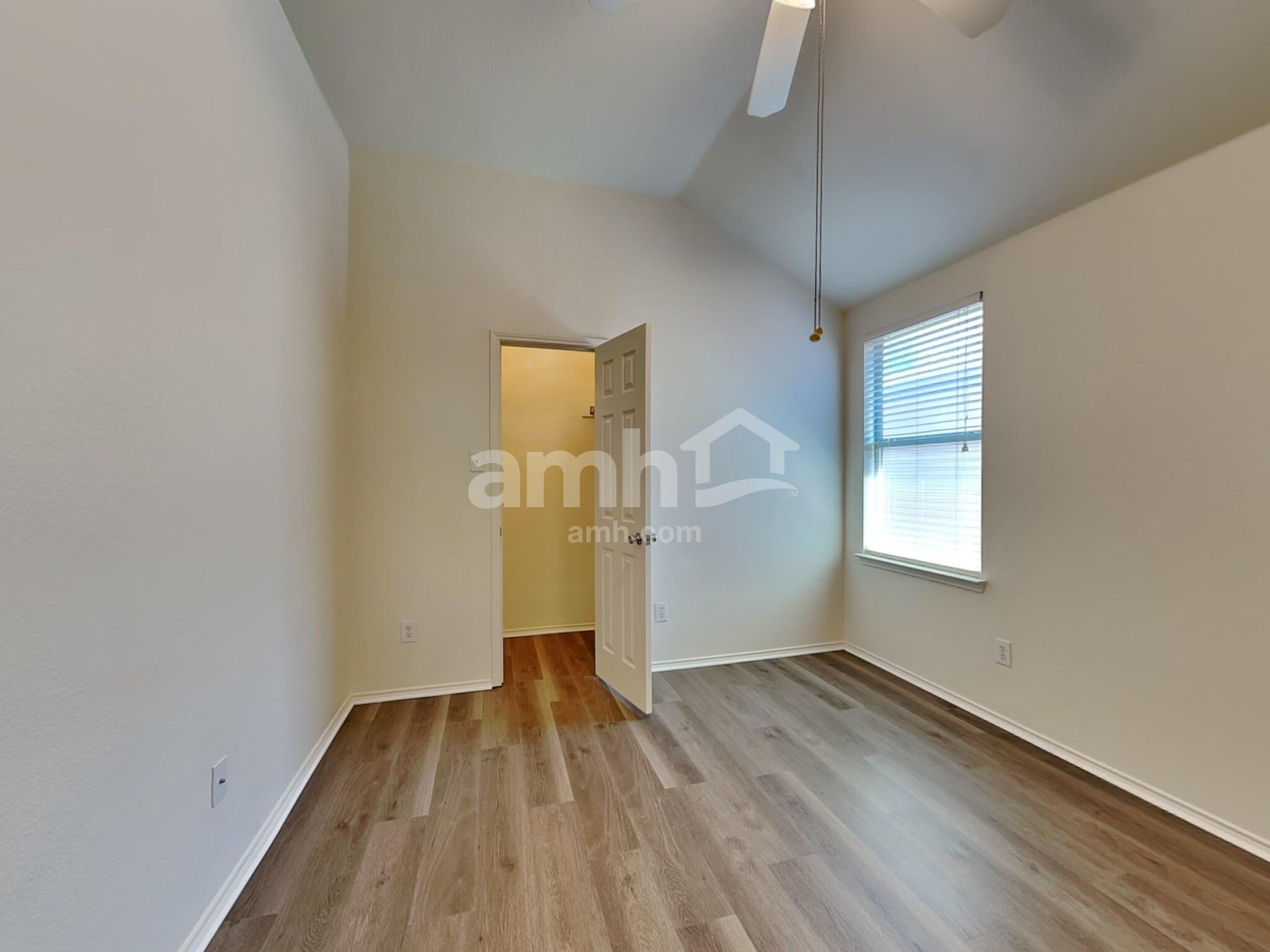 Building Photo - 10624 Cochron Dr