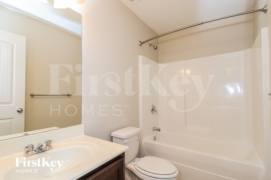 Building Photo - 703 Barberry Dr