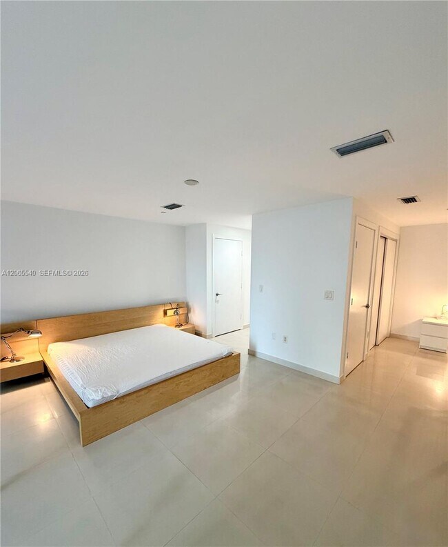 Building Photo - 1050 Brickell Ave