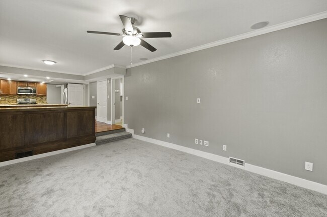 Building Photo - 5647 Old Farm Cir E