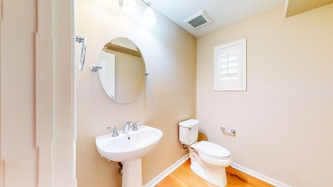 Building Photo - Beautiful Upgraded Stonegate 3 bedroom / 2.5 bath home