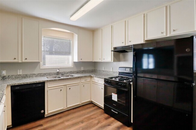 Building Photo - 238 Sleepy Hollow Dr
