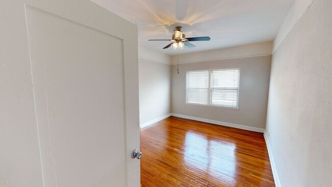 Building Photo - Budlong Apartments...Newly Renovated One Bedroom...Hardwood Floors!