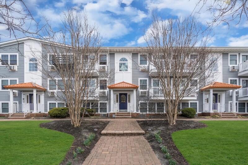 Building Photo - 301-309 4th Ave