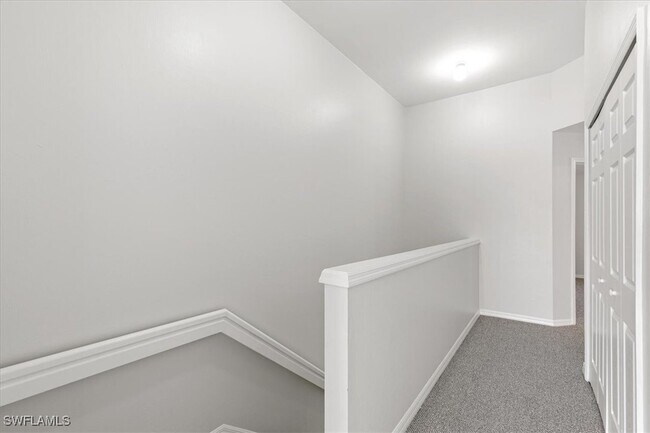 Building Photo - 839 Hampton Cir