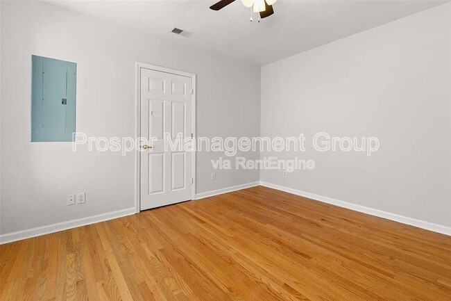 Building Photo - 86 Romney St