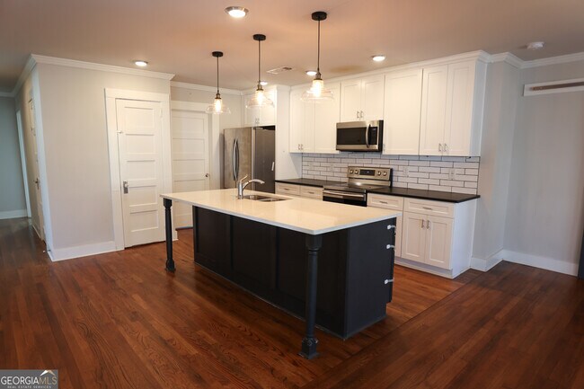 Building Photo - 68 Hayes St