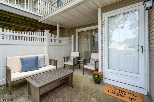 Building Photo - 75 Bentley Ct