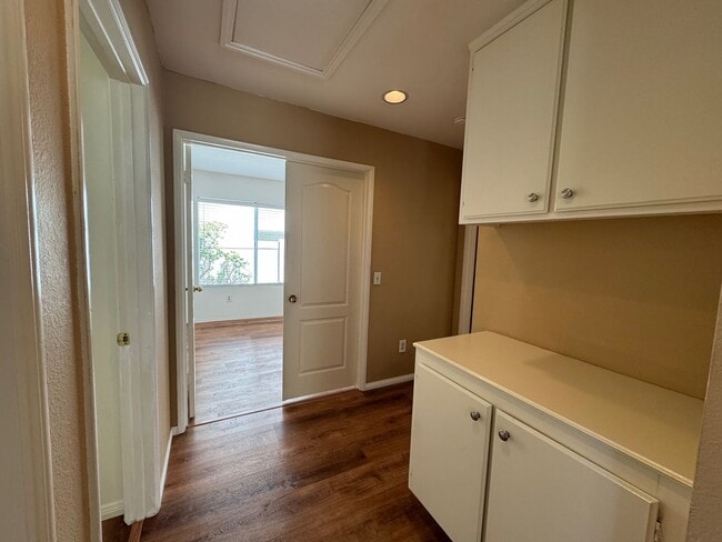 Building Photo - Open House Saturday 5/3 from 10 to 2pm-Bea...