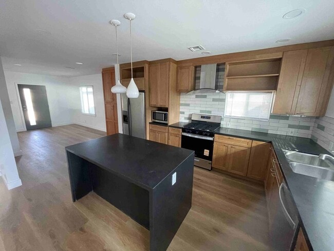 Building Photo - COMPLETELY REMODELED HOME IN QUIET AREA!