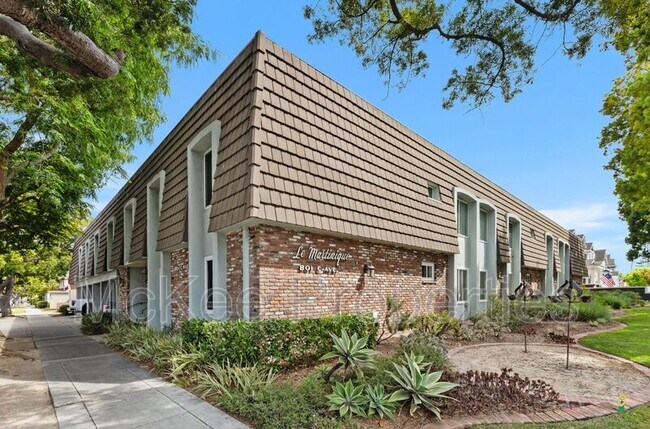 Primary Photo - 801 C Ave