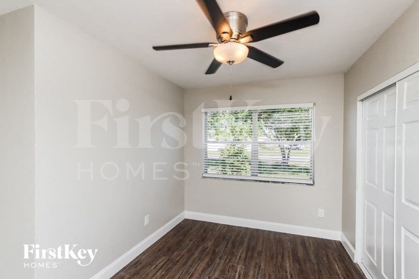 Building Photo - 990 Badger Dr NE