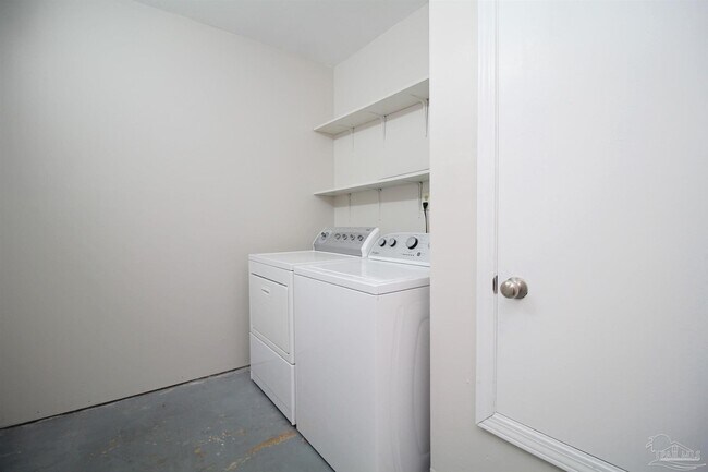 Building Photo - 7225 Dogwood Terrace Dr